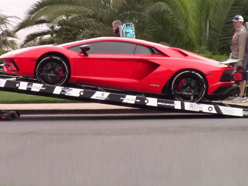 بالفيديو: جاستن بيبر يشتري سيارة لامبورجيني أفينتادور بقيمة 500 ألف دولار!